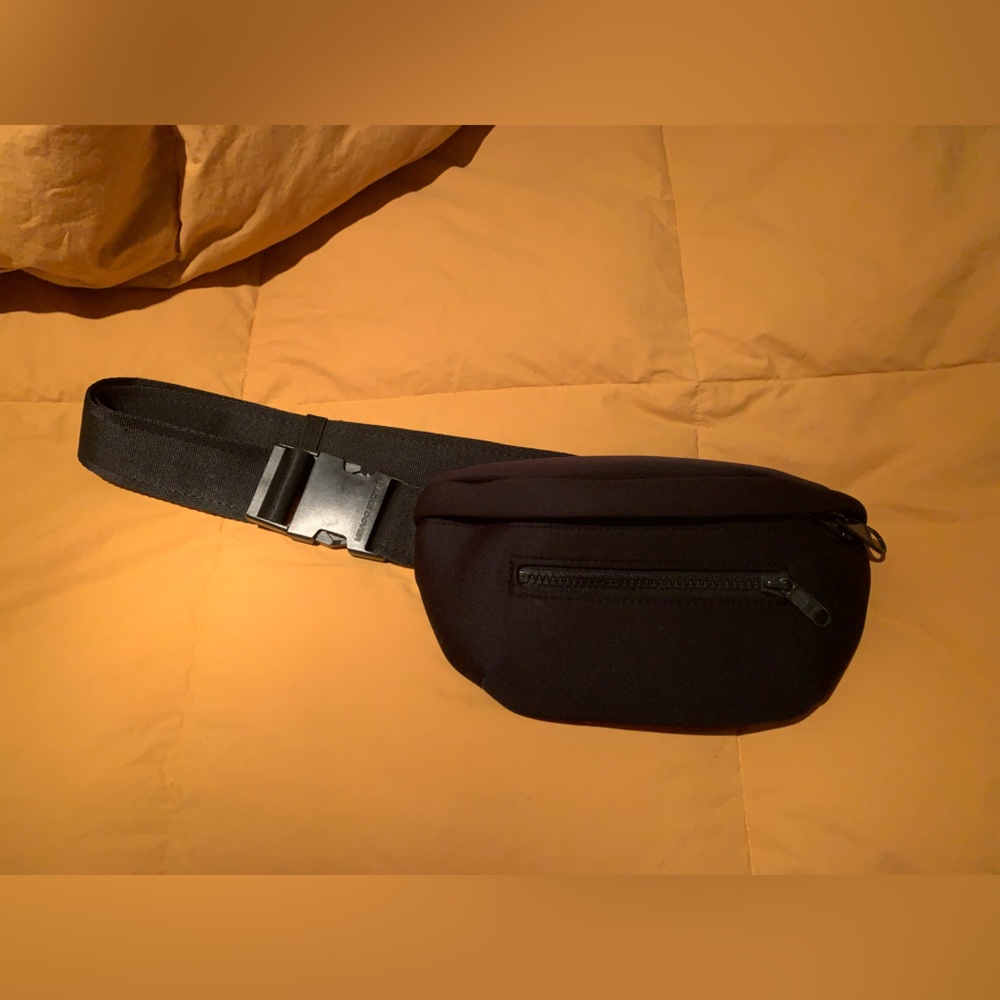 Super cute staple // Dagne Dover black Ace Fanny Pack // like new & pristine